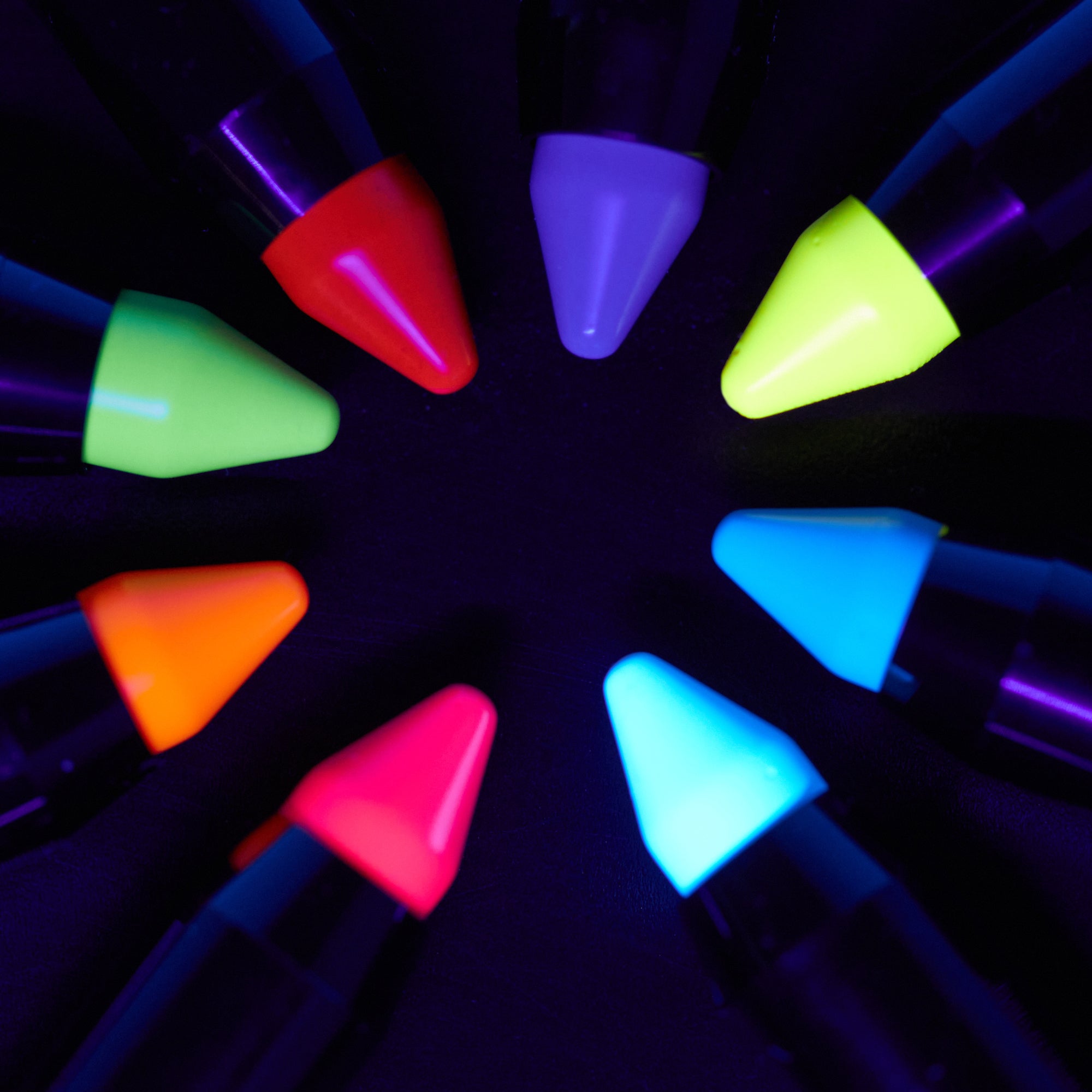 Moon Glow - Crayon de maquillage UV néon pour le visage et le corps - Kit  intensif de 8 couleurs - Brille sous un éclairage UV